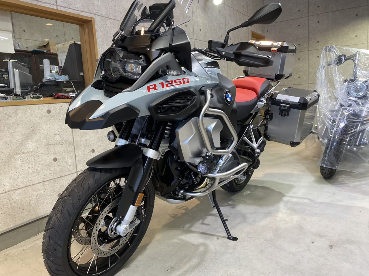 R1250_bmw_gray_002