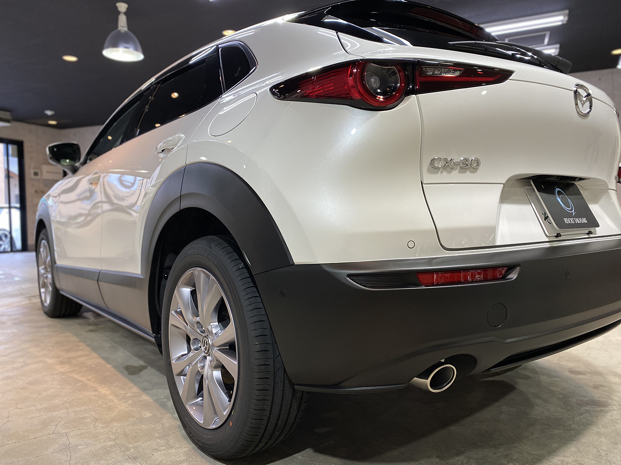 cx-30_MAZDA_白_005