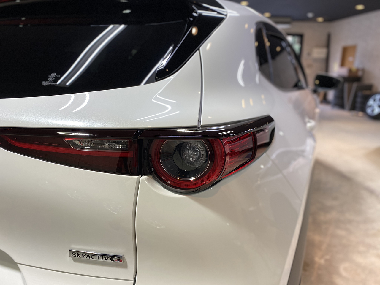 cx-30_MAZDA_白_009