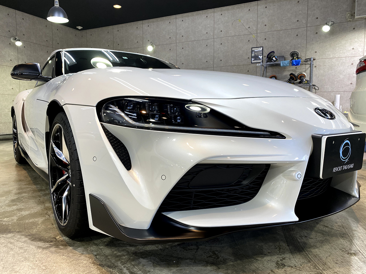 supra_white_001