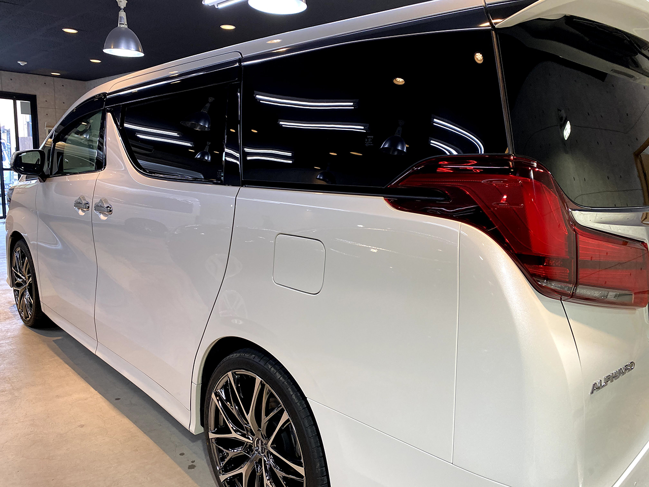 ALPHARD_TOYOTA_WHITE05