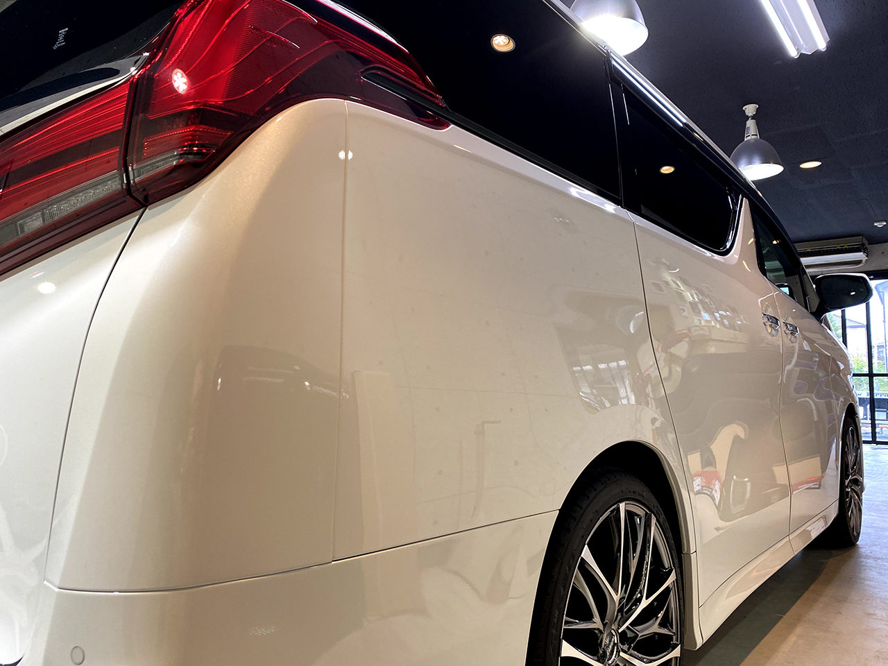 ALPHARD_TOYOTA_WHITE08