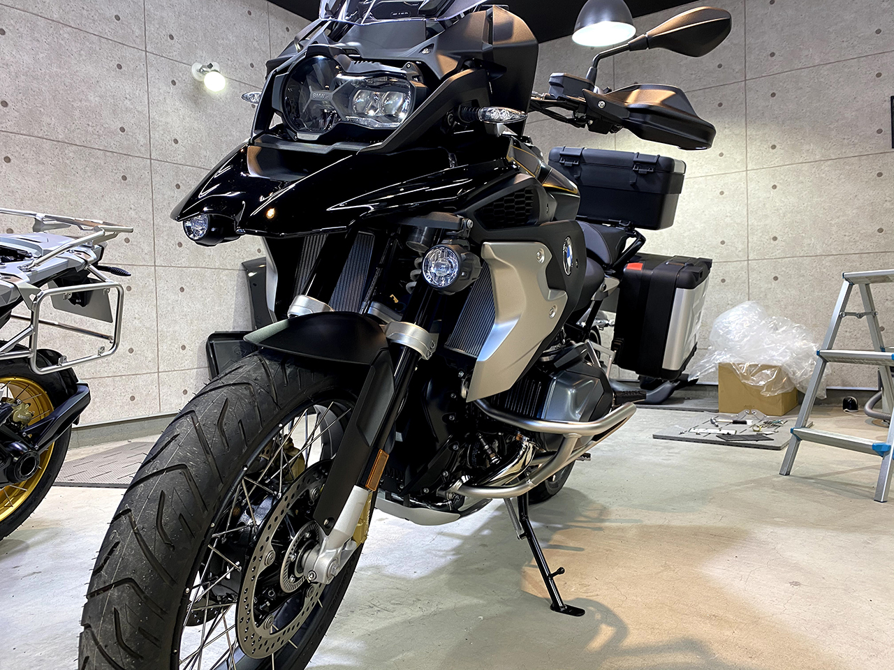 bmwR1250_シルバーx黄色_001