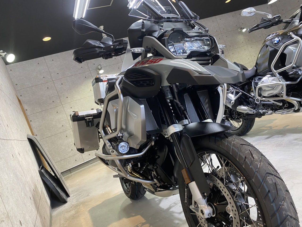 R1250_bmw_gray_005